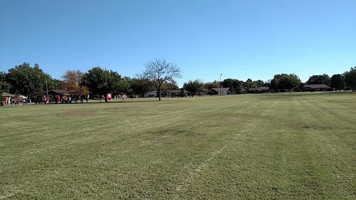 Crescent Park <br> 0.3 mi Image