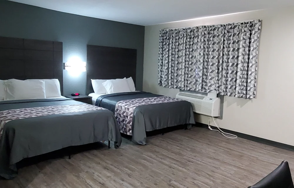 Double Queen Non-Smoking Room at Crescent Park Motel & Suites