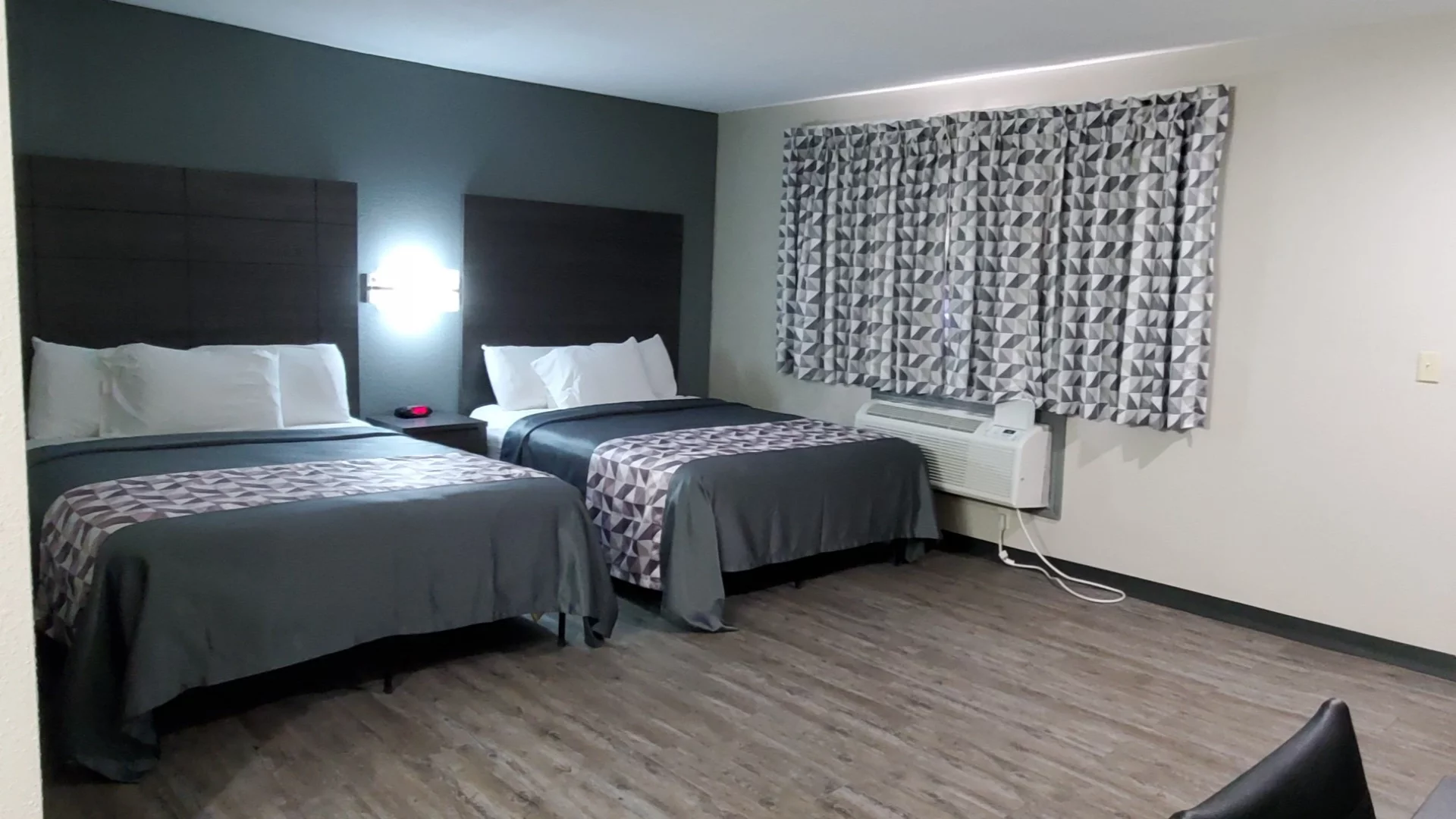 Crescent Park Motel & Suites