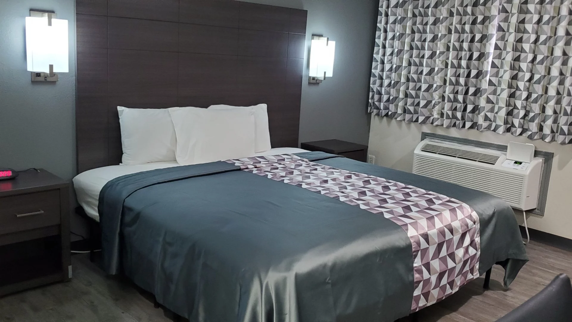 Crescent Park Motel & Suites