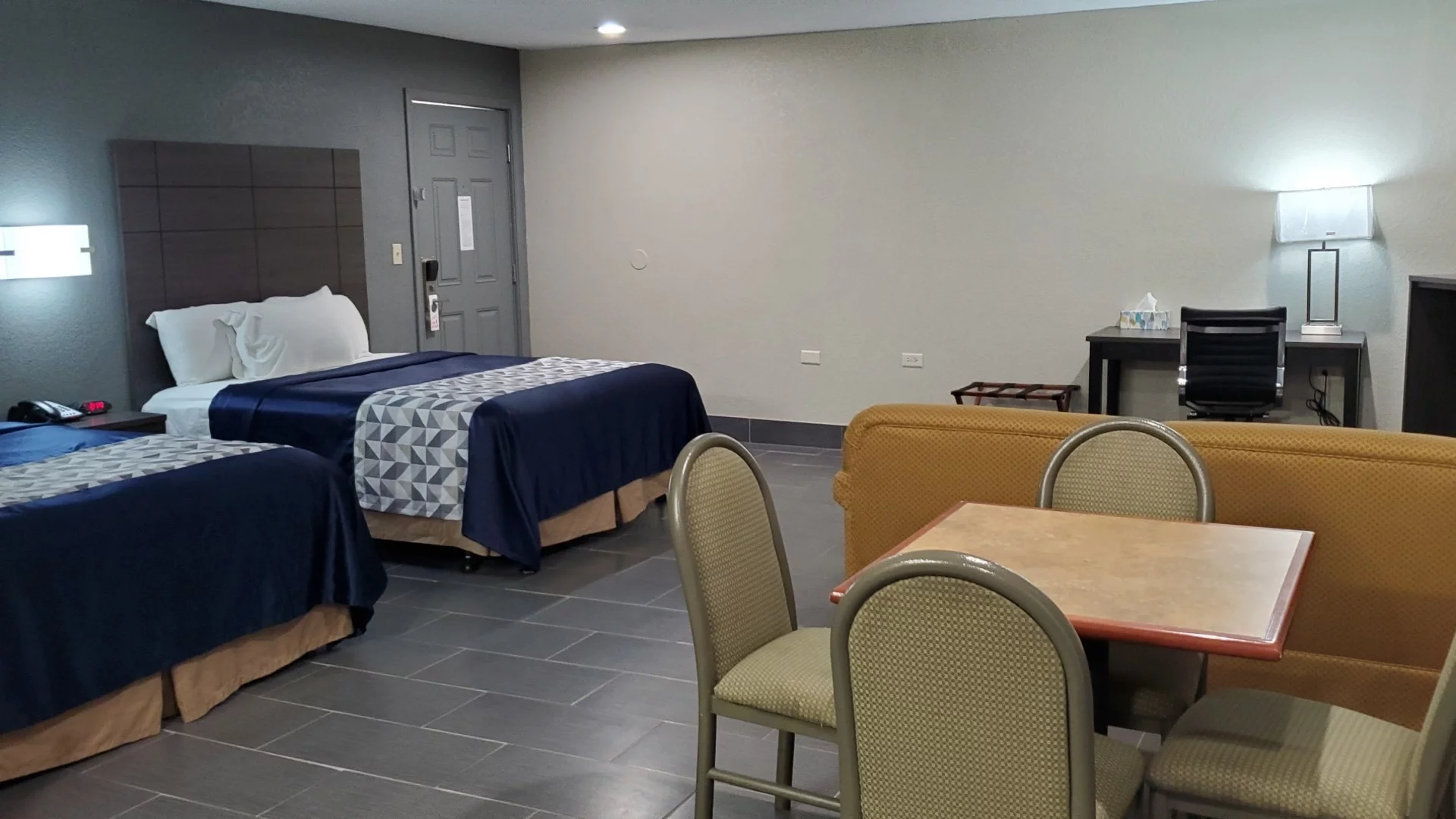 Crescent Park Motel & Suites